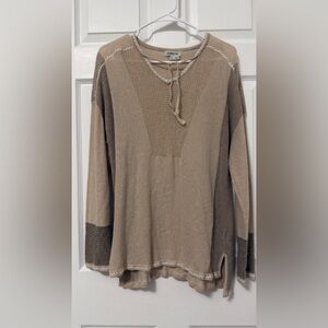 Orvis women’s Tan and Gray Crewneck Sweater